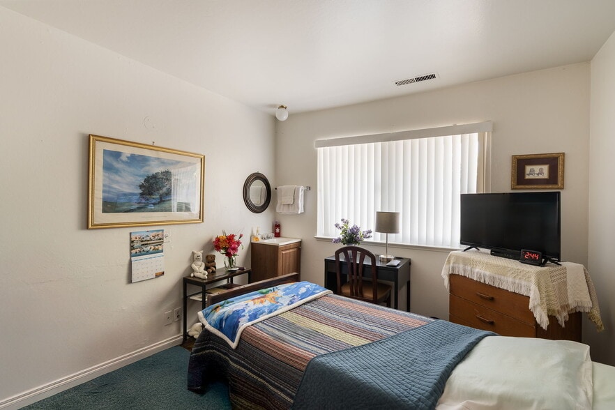 More Photos Of 18905 Standish Ave, Hayward Assisted Living For Sale