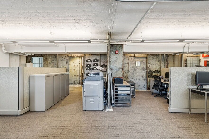 More Photos Of 112 Bridge St, Franklin Office For Sale