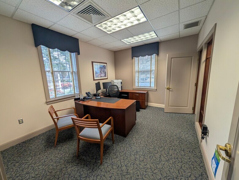 More Photos Of 201 Kiln Creek Pky, Yorktown Bank For Sale