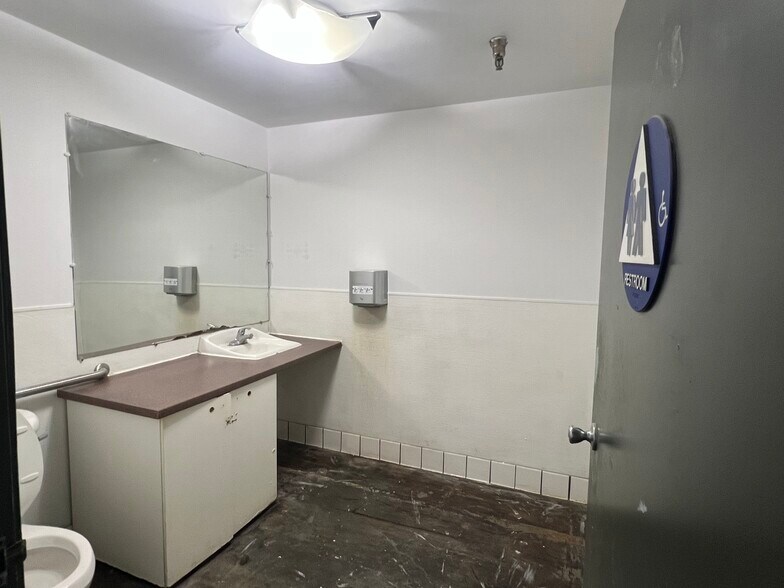 More Photos Of 902-914 Broadway, Santa Monica Unknown For Lease