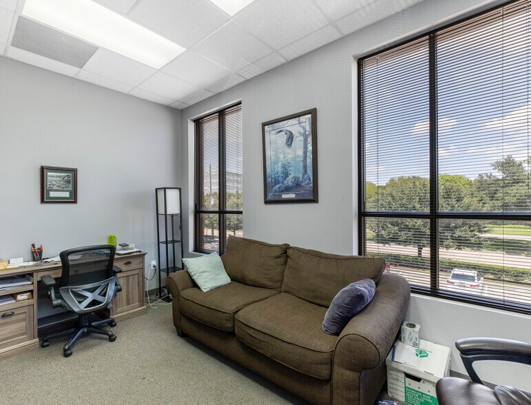 More Photos Of 52 Sugar Creek Center Blvd, Sugar Land Office For Lease