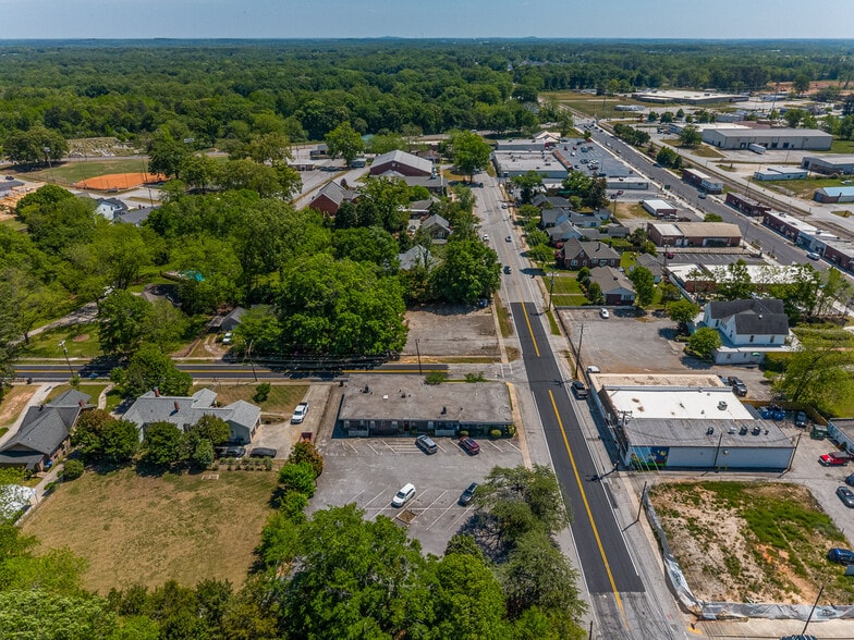 More Photos Of 201 S Weston St, Fountain Inn Medical For Sale