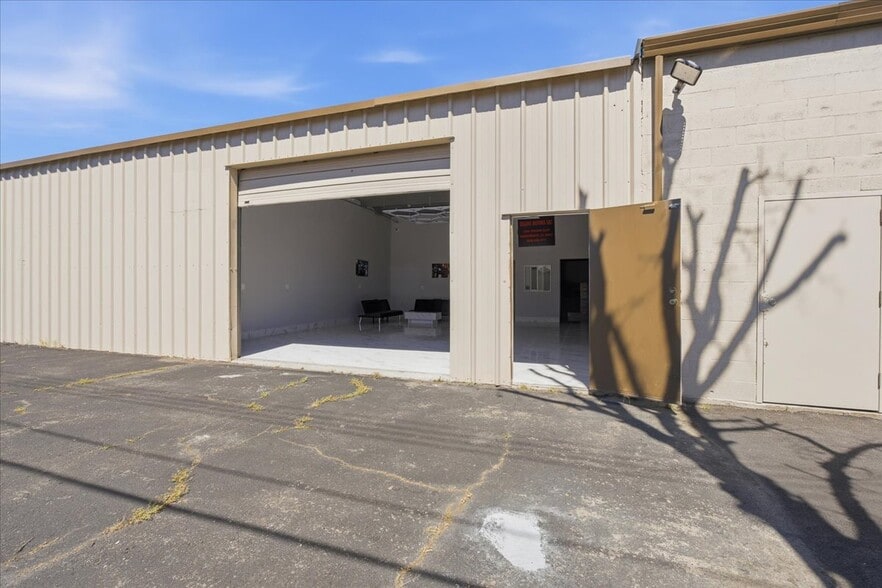 More Photos Of 4554 Auburn Blvd, Sacramento Auto Dealership For Sale