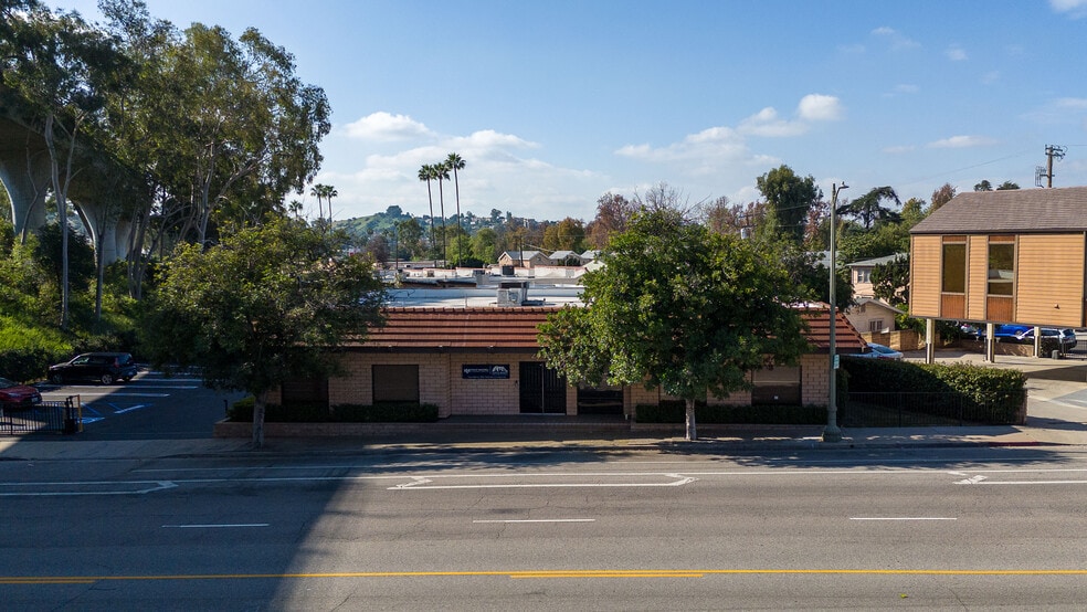 More Photos Of 2900 W Broadway, Los Angeles Office For Sale