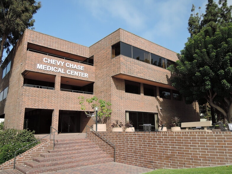 Primary Photo Of 1577 E Chevy Chase Dr, Glendale Medical For Lease
