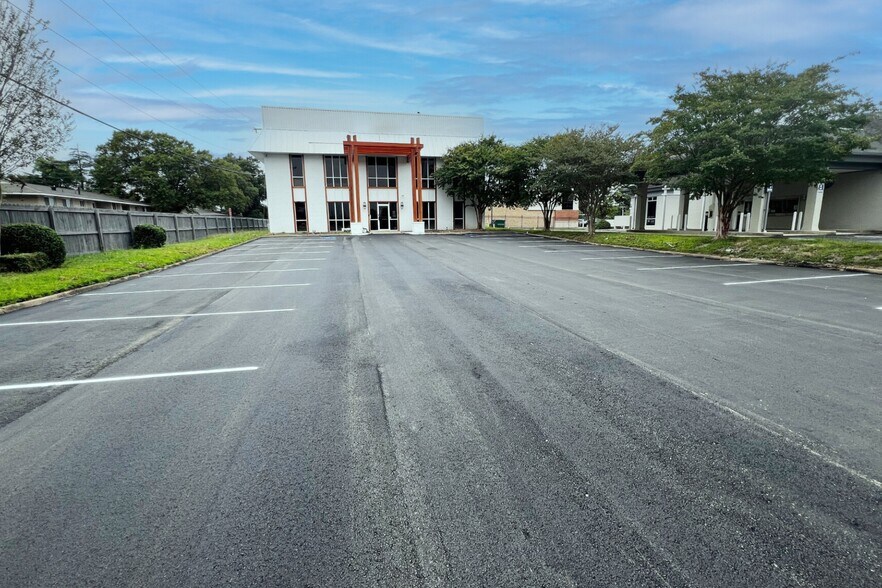 More Photos Of 4598 Broad St, Virginia Beach Office For Lease