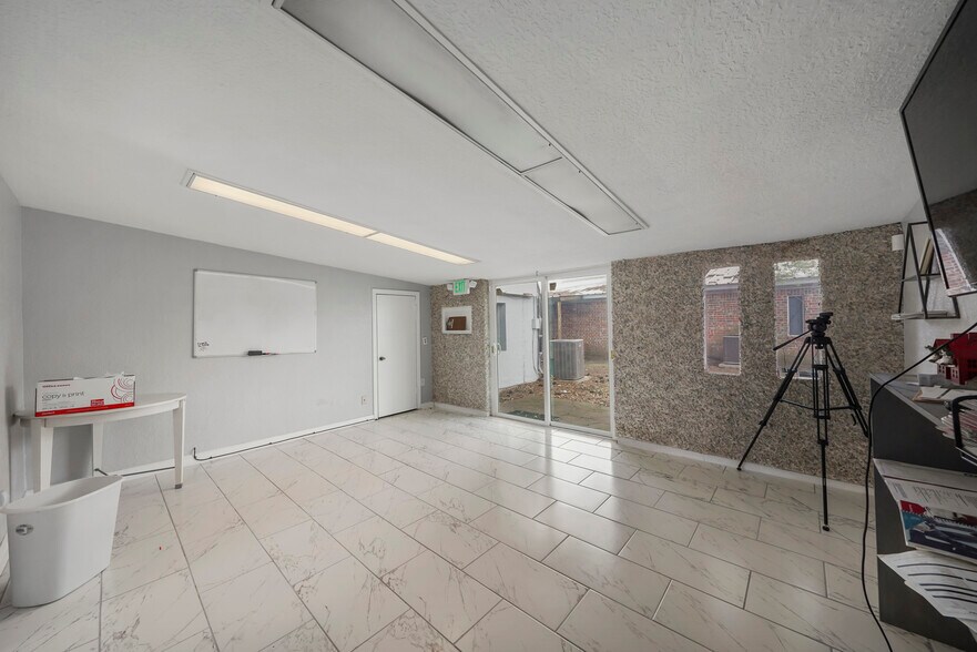 More Photos Of 2815 N Main St, Baytown Office Residential For Sale