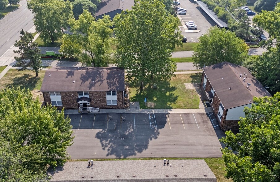 Primary Photo Of 15925-15929 W 11 Mile Rd, Southfield Apartments For Sale