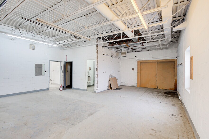 More Photos Of 1375 Rue Brouillette, Saint-hyacinthe Manufacturing For Lease