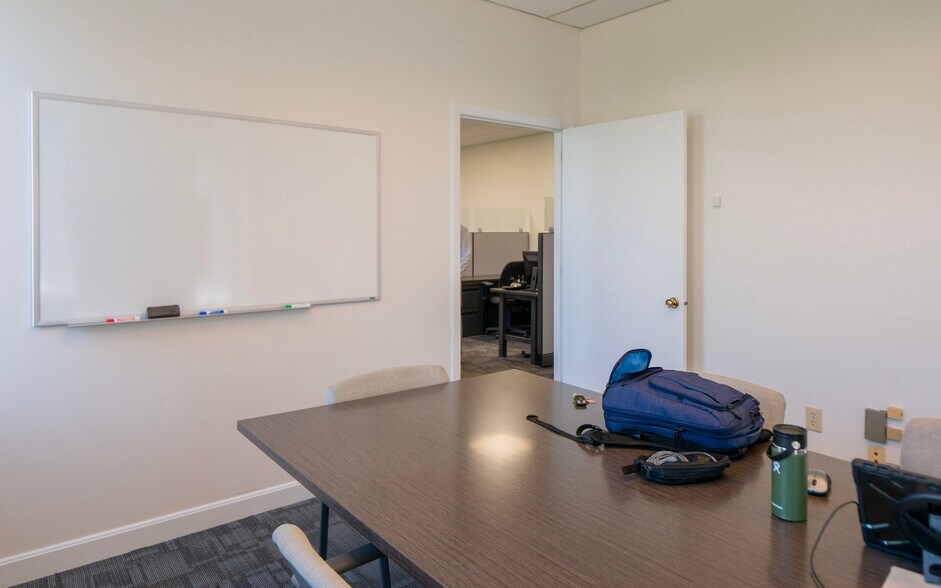 More Photos Of 72 Johnny Cake Hill Rd, Middletown Distribution For Sale