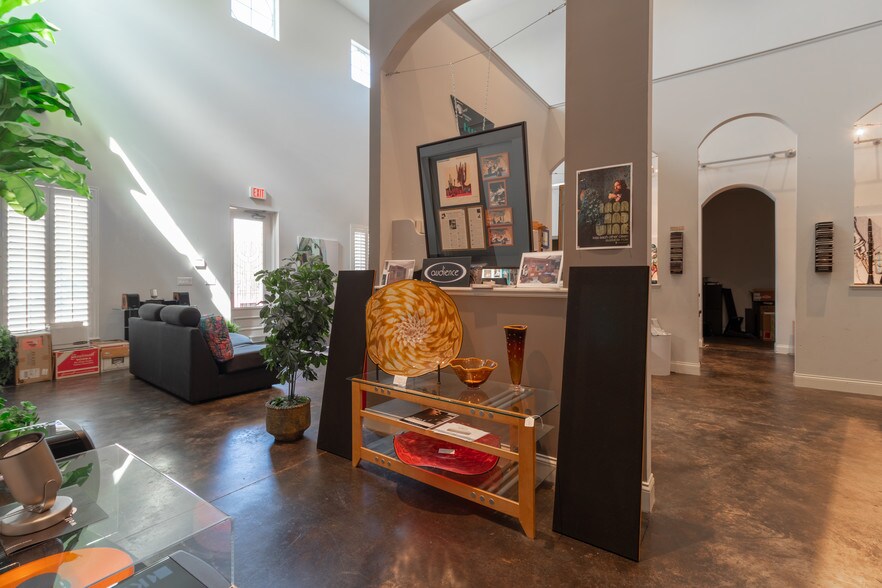 More Photos Of 8780 Perimeter Park Ct, Jacksonville Storefront Retail Office For Lease