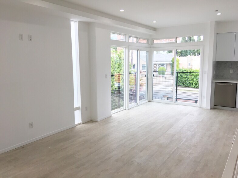 More Photos Of 1221-1223 1/2 N Kenmore Ave, Los Angeles Apartments For Sale