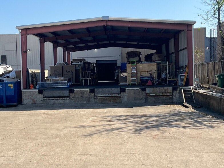 More Photos Of 3221 E Randol Mill Rd, Arlington Manufacturing For Lease