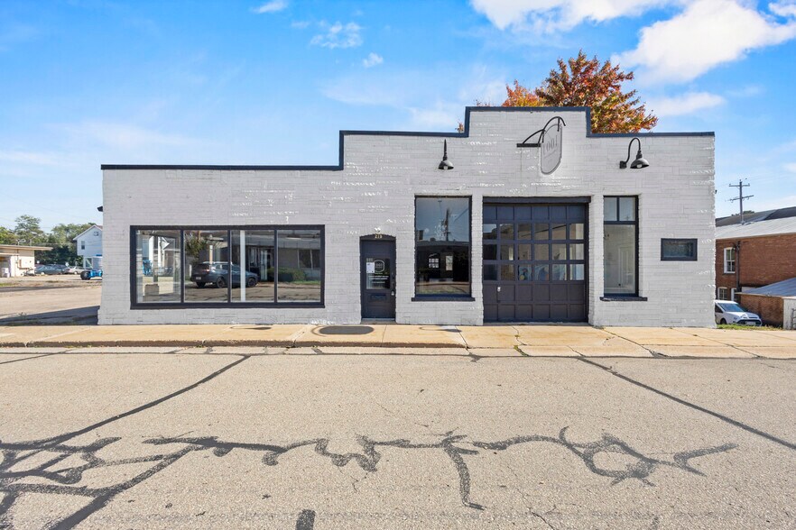 More Photos Of 219 Jefferson St, Waupaca Storefront Retail Office For Sale