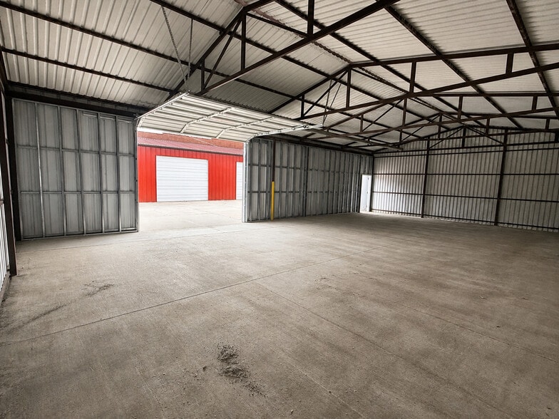 More Photos Of 1704 NW 6th St, Oklahoma City Warehouse For Lease