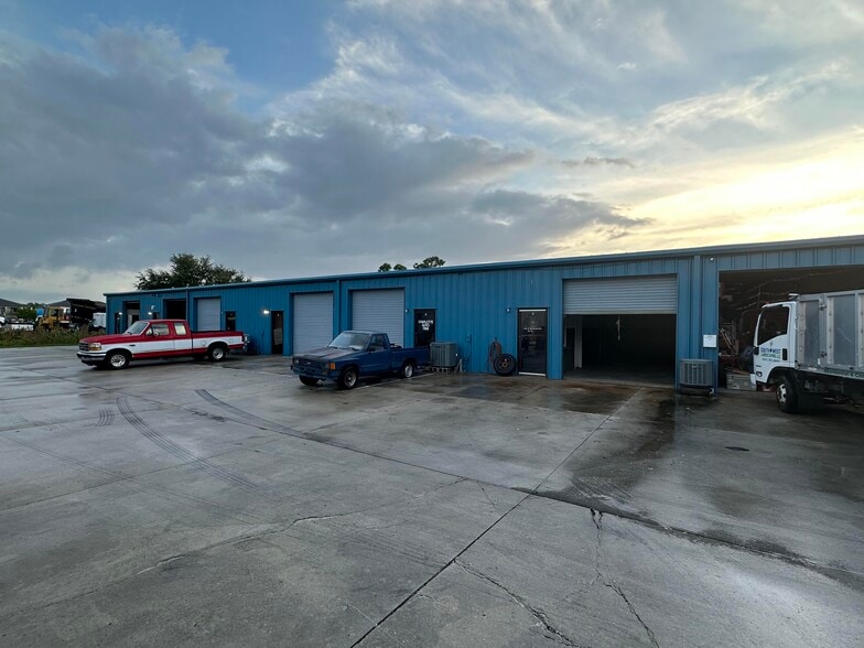 More Photos Of 4260 James St, Port Charlotte Warehouse For Lease