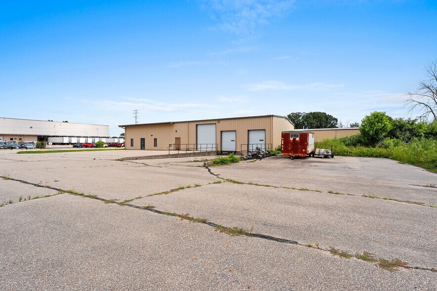 More Photos Of 1373 Kimberly Dr, Neenah Flex For Sale