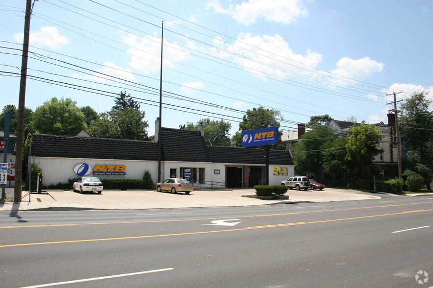 More Photos Of 868 National Rd, Wheeling Auto Repair For Sale