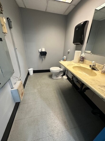 More Photos Of 1465 Cornell Rd, Howard Warehouse For Sale