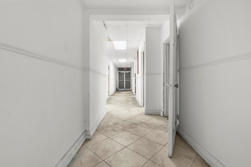 More Photos Of 859-867 E Main St, Bridgeport Storefront Retail Residential For Lease