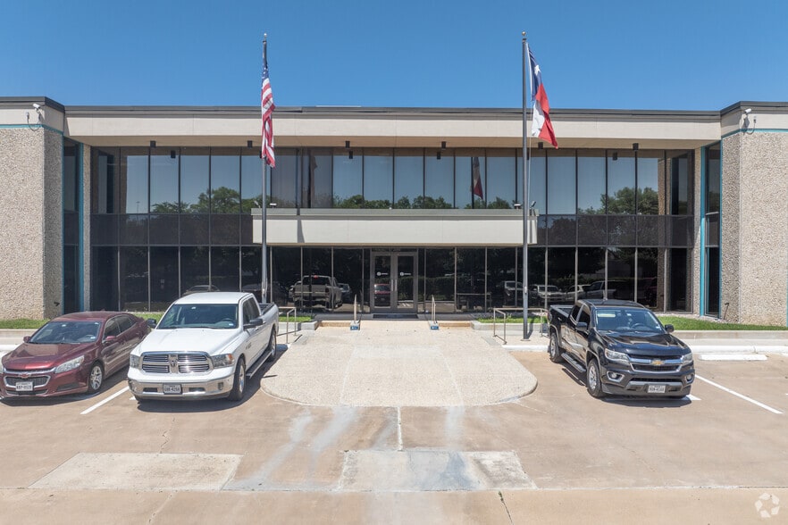 More Photos Of 17200 Park Row, Houston Warehouse For Sale