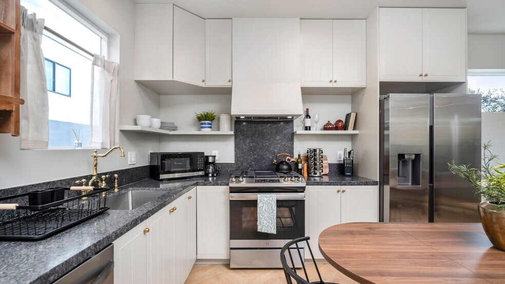More Photos Of 1351 Seward St, Los Angeles Apartments For Sale