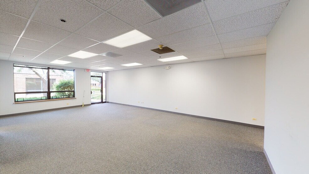 More Photos Of 3115 N Wilke Rd, Arlington Heights Medical For Sale