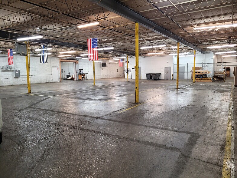 More Photos Of 1 S Lorraine St, Hutchinson Light Manufacturing For Sale