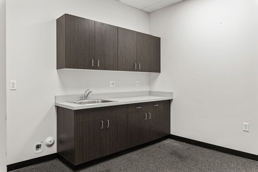 More Photos Of 434 W Bearcat Dr, Salt Lake City Office For Lease