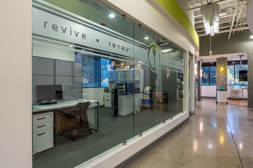 More Photos Of 3000 Woodcreek Dr, Downers Grove Office For Lease