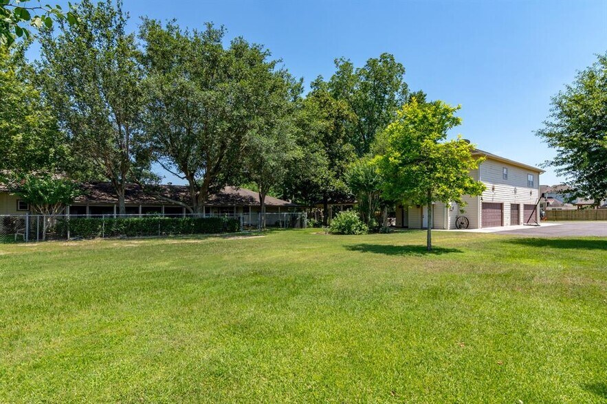 More Photos Of 30729 Mcguinness Dr, Spring Office For Sale