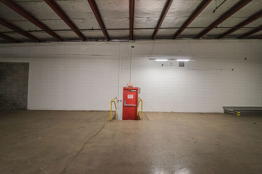 More Photos Of 322 N 3rd St, Paducah Warehouse For Lease