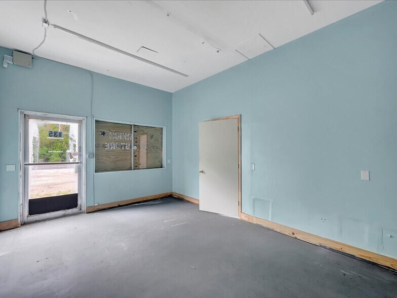 More Photos Of 125 S FM 1194, Lufkin Convenience Store For Sale