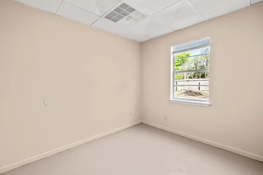 More Photos Of 2001 E Grand Ave, Marshall Office For Sale