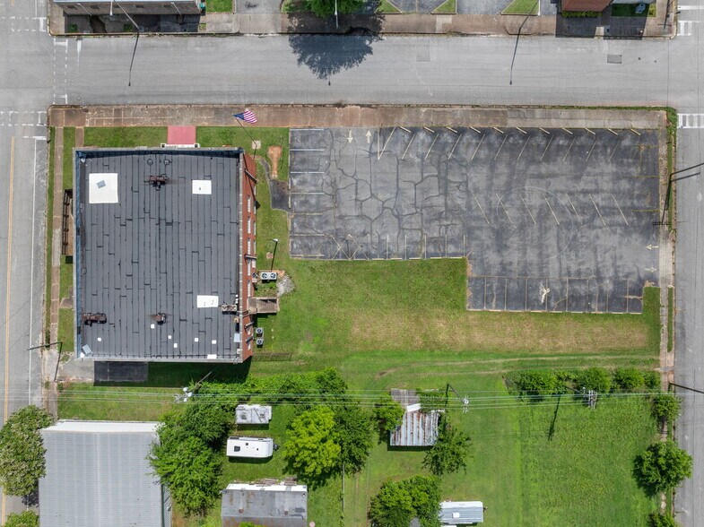 More Photos Of 419 N Raleigh Ave, Sheffield Specialty For Sale