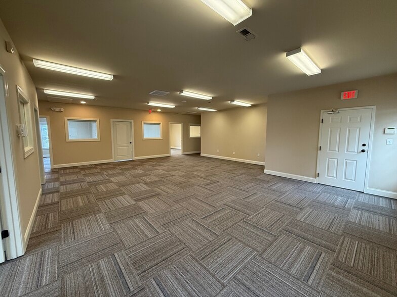 More Photos Of 1995 Skibo Rd, Fayetteville Office For Lease