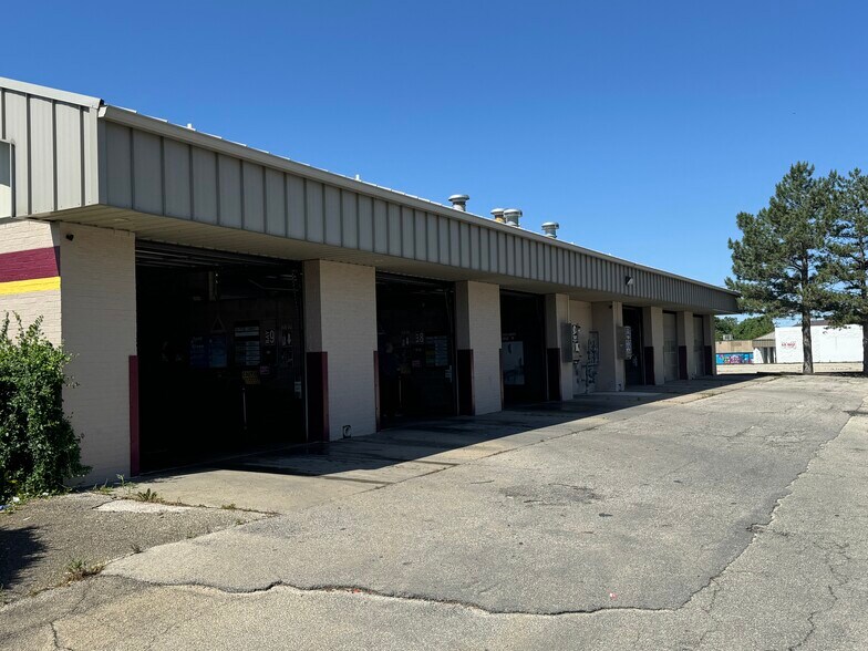 More Photos Of 2208 W Springfield Ave, Champaign General Retail For Sale