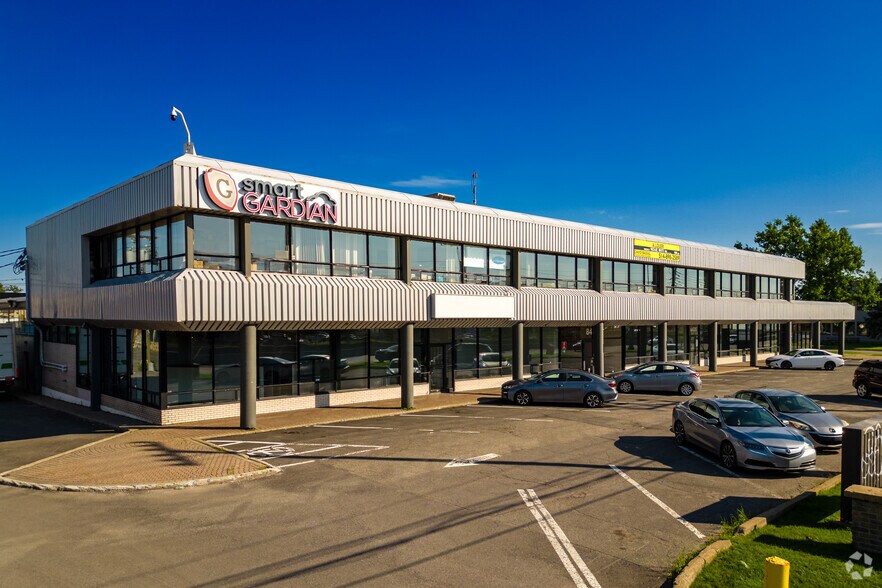 Primary Photo Of 8400 Ch De La Côte-De-Liesse, Montréal Industrial For Sale