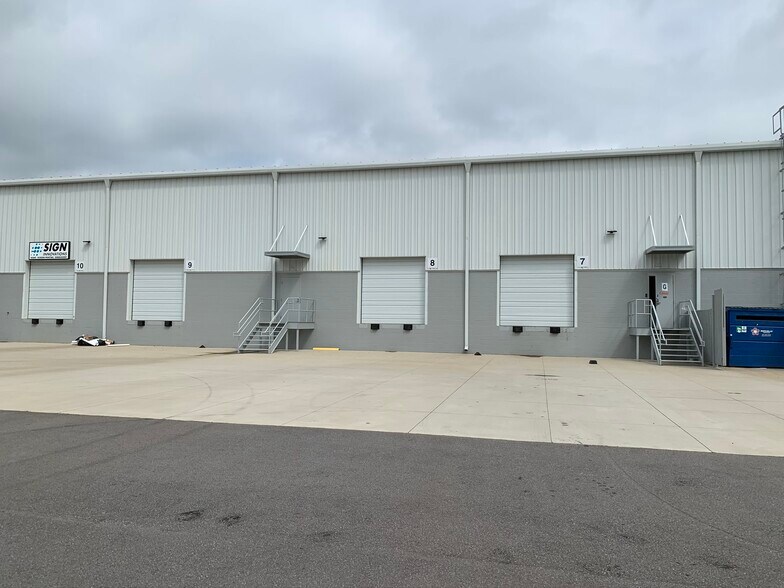 More Photos Of 15050 Choate Cir, Charlotte Light Manufacturing For Lease