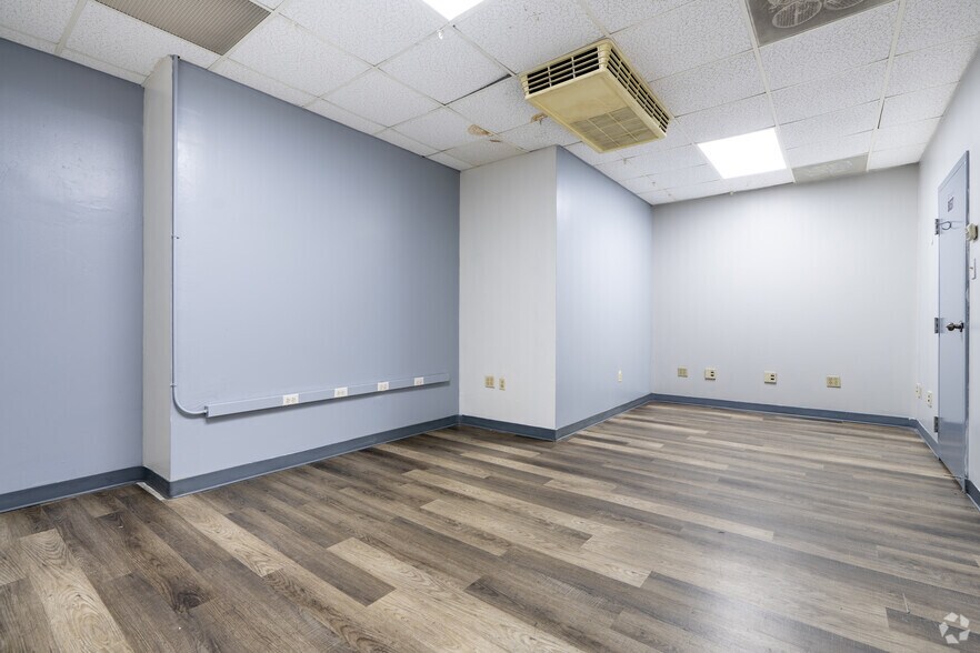 More Photos Of 3385 Airways Blvd, Memphis Office For Sale