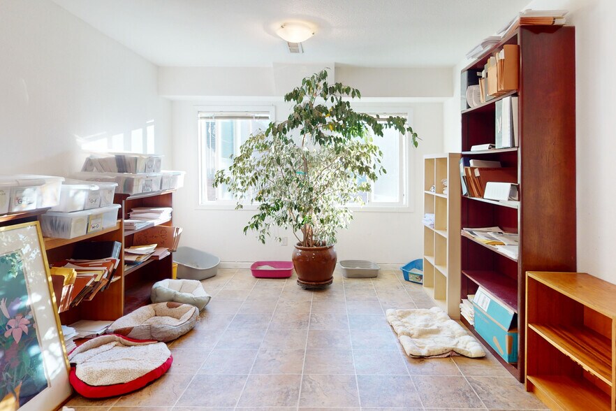 More Photos Of 54 Railroad Ave, Richmond Office Residential For Sale