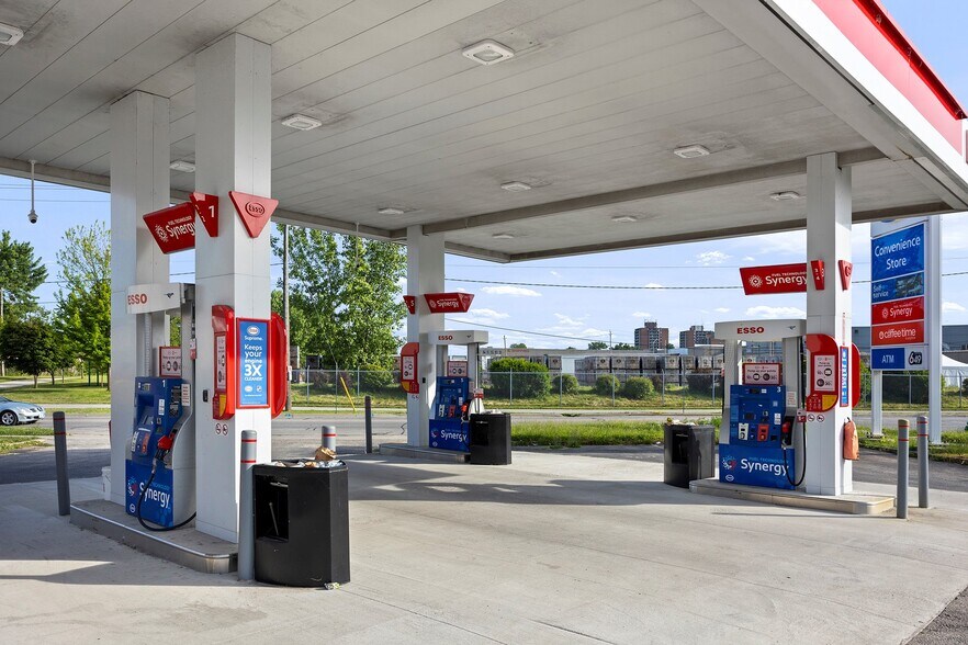 More Photos Of 33 Oak St E, Leamington Convenience Store For Sale