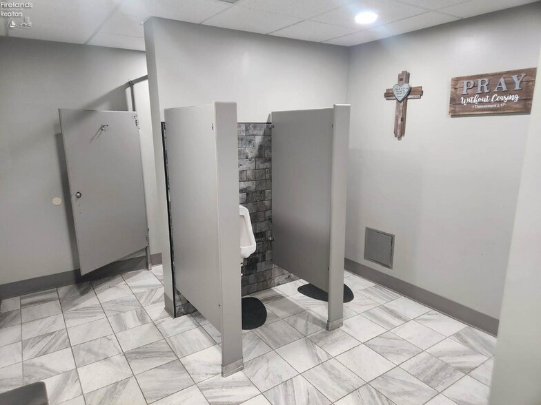 More Photos Of 3096 State Route 99 S, Willard General Retail For Sale