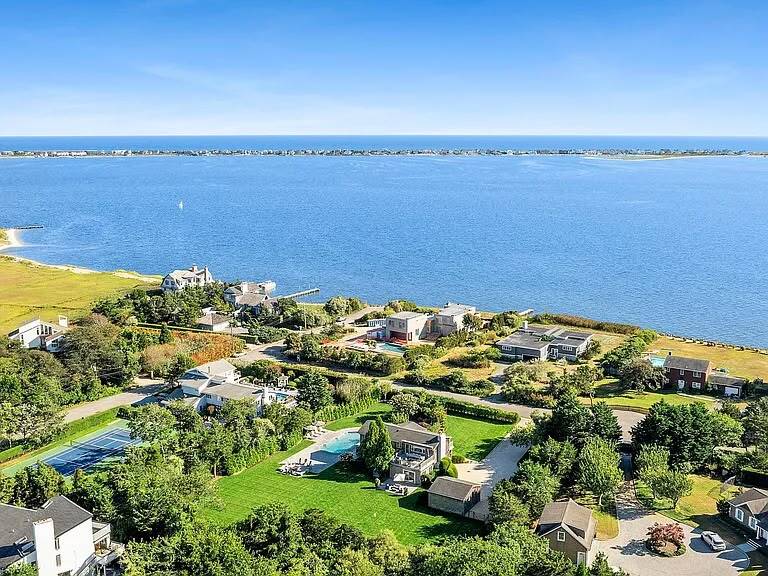 More Photos Of 4 Bayberry ln, Remsenburg Dormitory For Sale