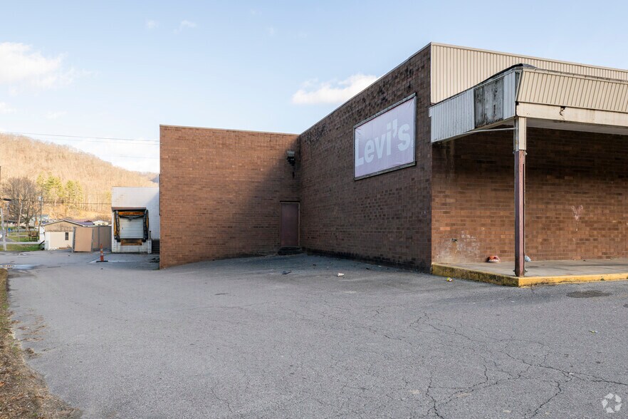 More Photos Of 539 Valley Dr, Oceana Storefront For Sale