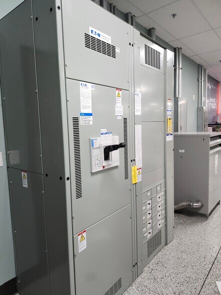 More Photos Of 528 Sunbury Rd, Midway Warehouse For Sale