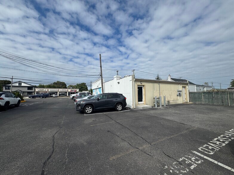 More Photos Of 1046-1048 Montauk Hwy, Copiague Freestanding For Lease