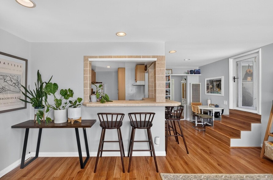 More Photos Of 225 N Juanita Ave, Redondo Beach Apartments For Sale