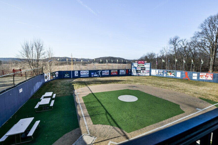 More Photos Of 10267 US Highway 14, Mazomanie Sports And Entertainment For Sale