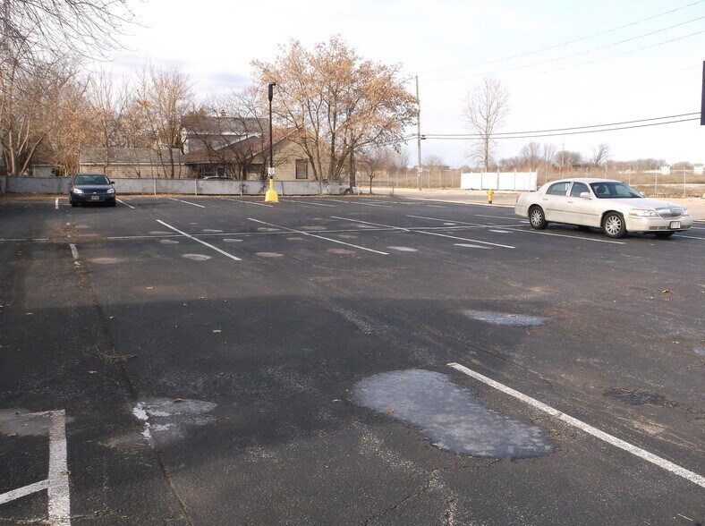 More Photos Of 601 Oregon St, Oshkosh Office For Lease